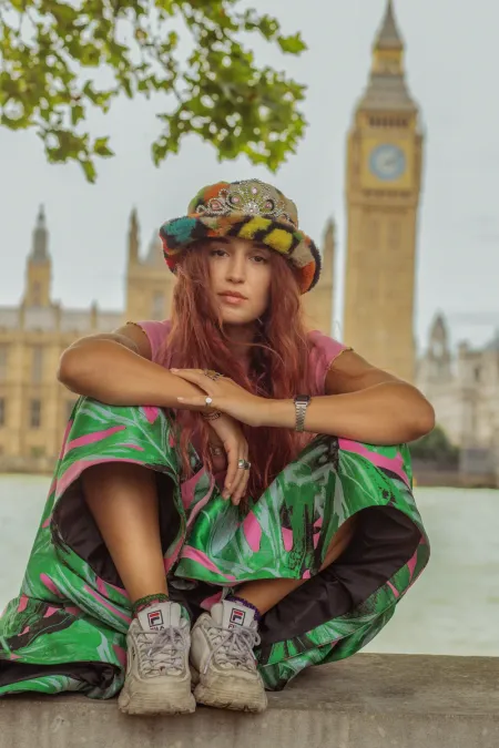 Caitlyn Scarlett - Artist Photo